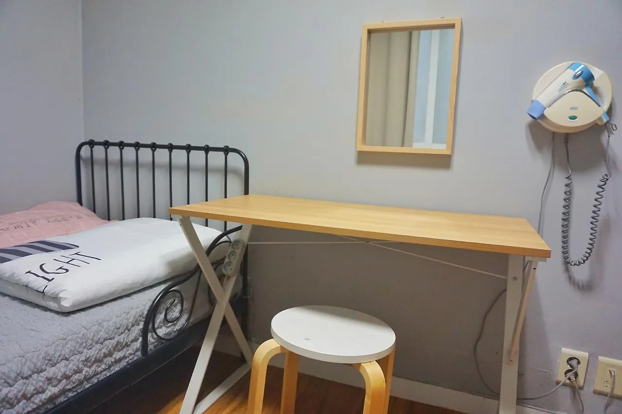 Tiara Guesthouse ソウル特別市 2*,